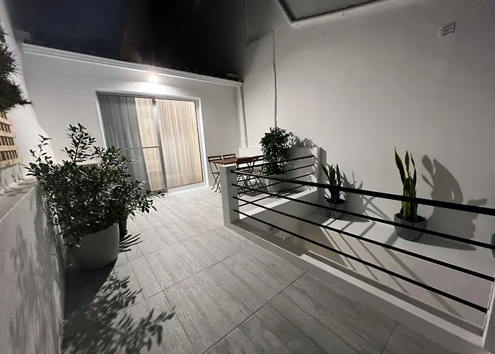 Urban 41 * Πόντα Ντελγκάντα